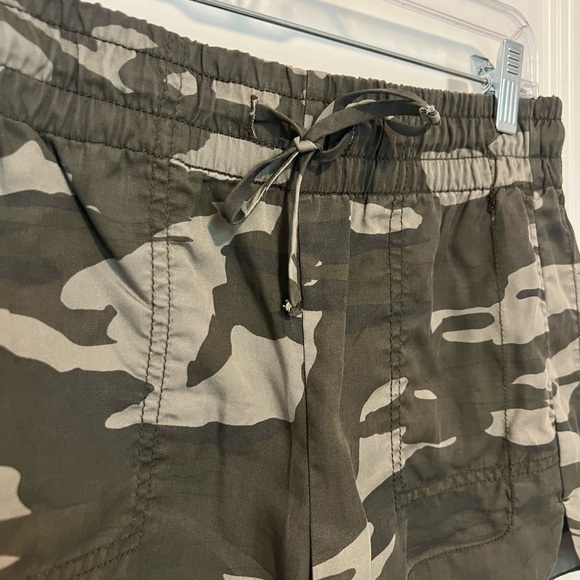 Express Camouflage Shorts - Picture 3 of 4